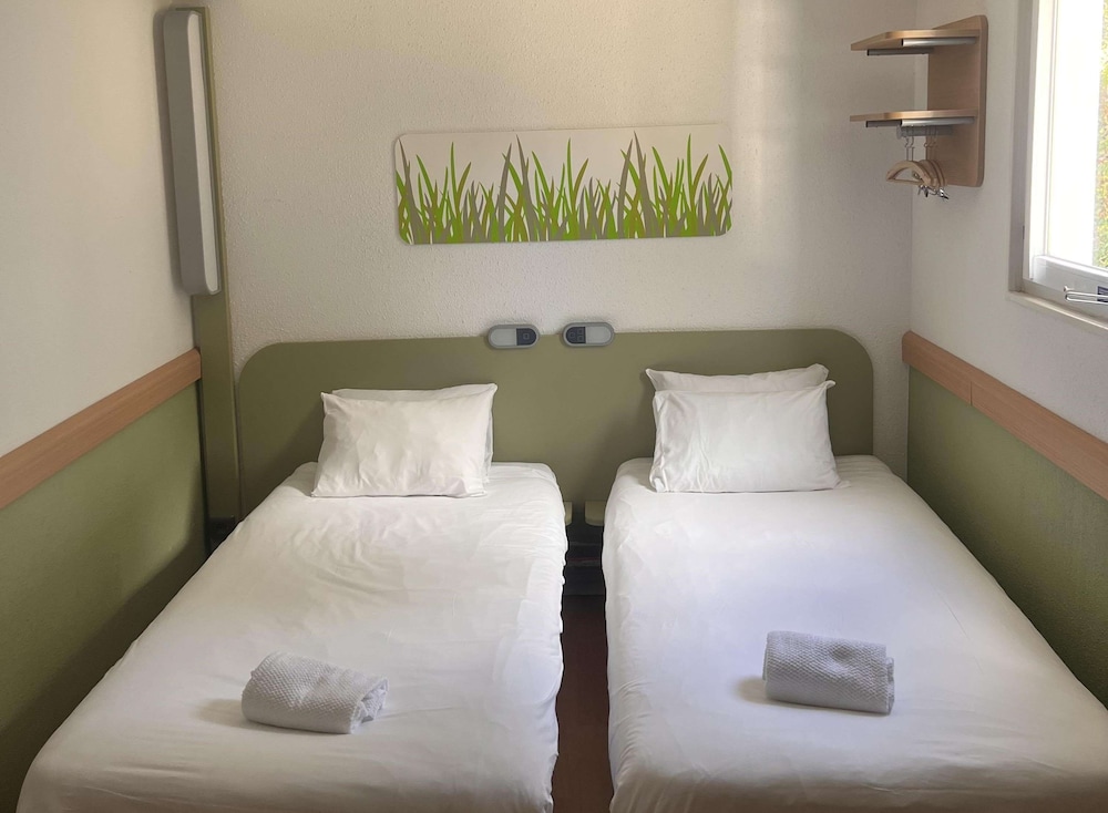 Standard Room, 2 Twin Beds, Non Smoking - Photo 1