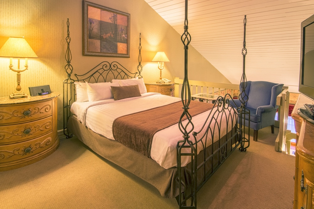 Mezzanine Suite With Double Whirlpool Bath photo 1