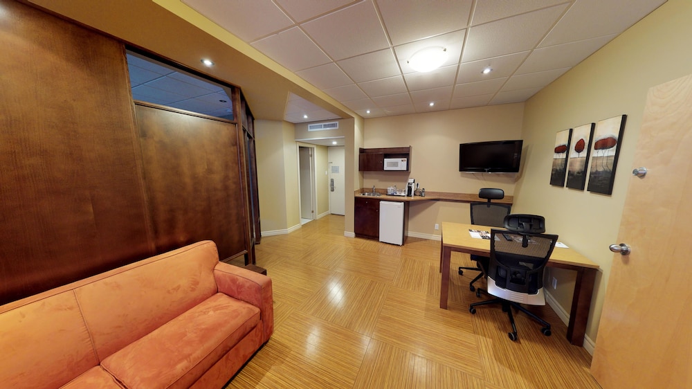 Suite, 1 King Bed photo 2