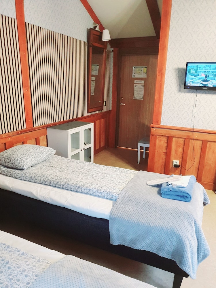 Twin Room, Private Bathroom, Lake View (Humlan) photo 3