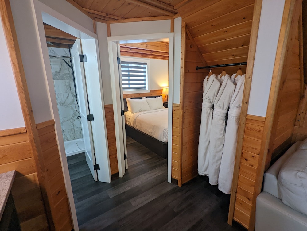 Deluxe Loft, Multiple Beds photo 3