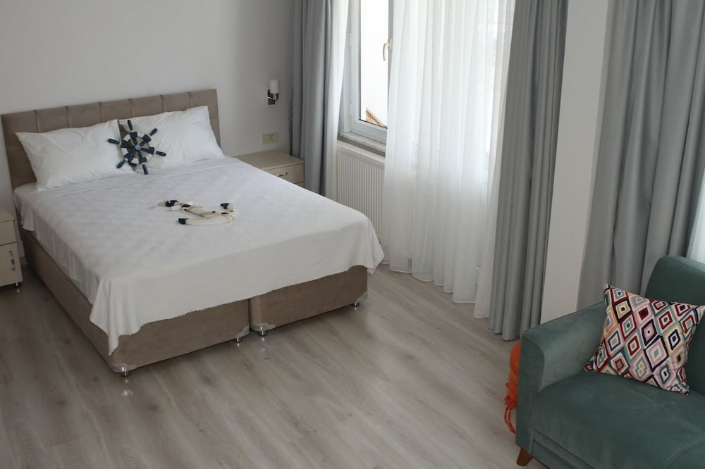 Deluxe Suite, 1 King Bed, Sea View photo 1