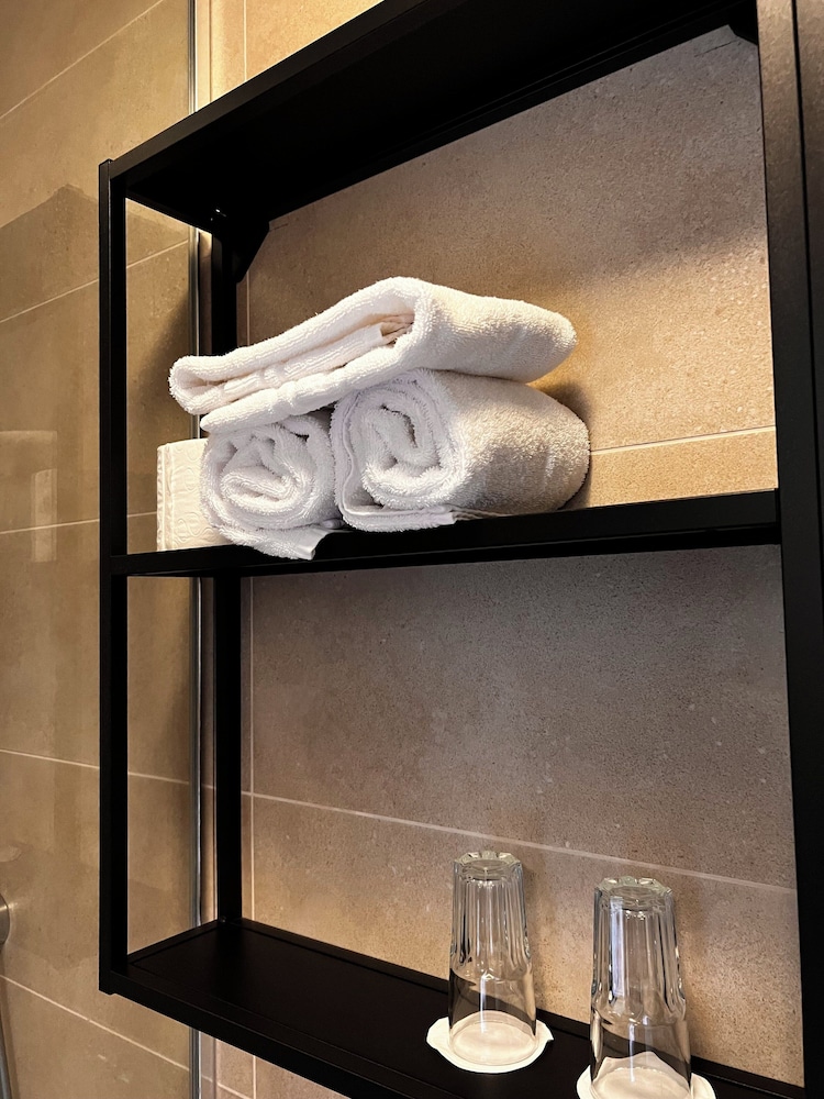 Standard Double or Twin Room, Private Bathroom photo 2