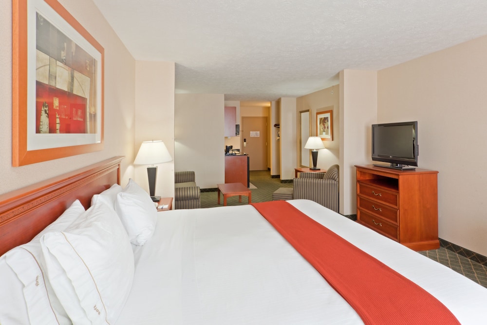 Suite, 1 King Bed, Jetted Tub - Photo 1