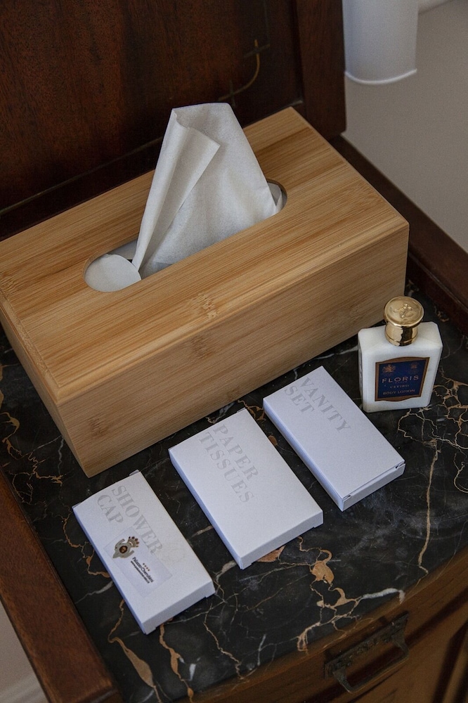 Royal Room - Photo 11