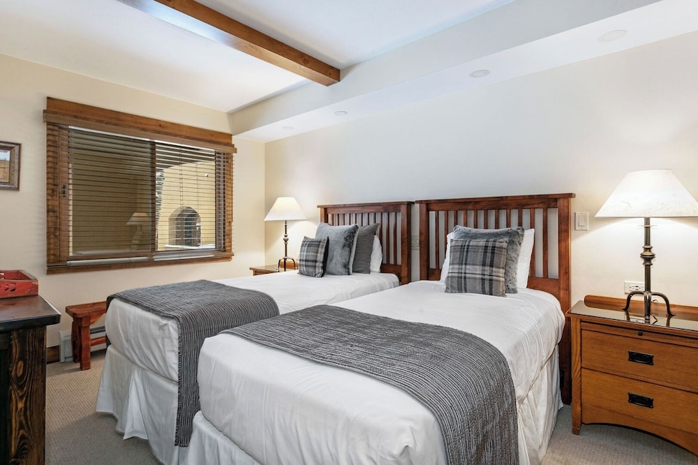 Condo, 2 Bedrooms 2 Bathrooms (Platinum 1000 Square Foot Condominium) - Photo 3