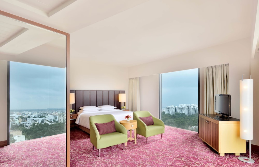 Premium Room, 1 King Bed - Photo 1