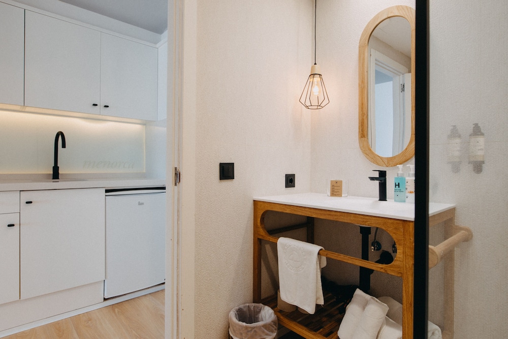 Suite, 2 Bedrooms, Balcony (4 adults) - Photo 15