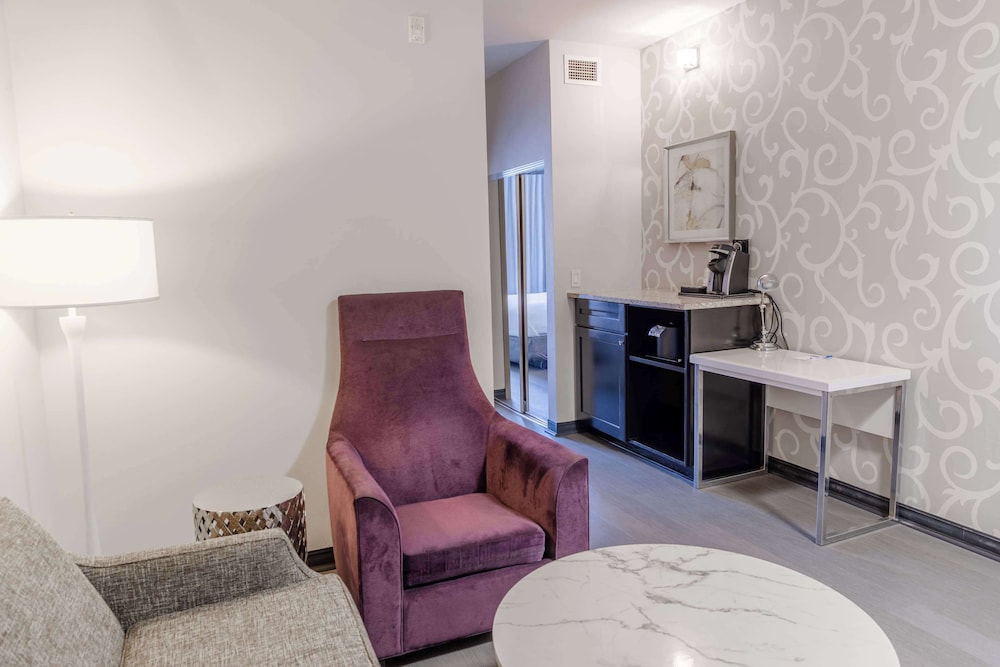 Deluxe Room, 1 Bedroom, Non Smoking - Photo 1