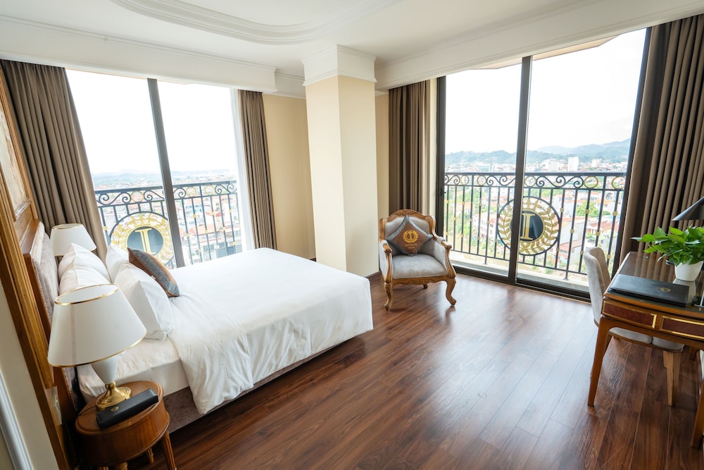Executive Double Room, 1 Queen Bed, Balcony, Mountain View