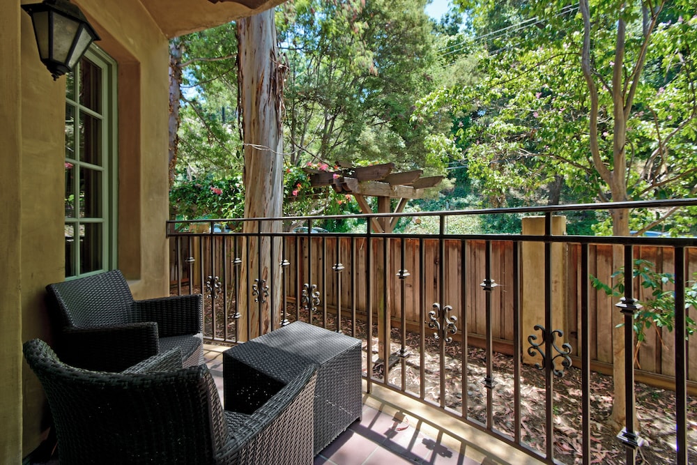 Suite, 1 Bedroom, Accessible - Photo 3