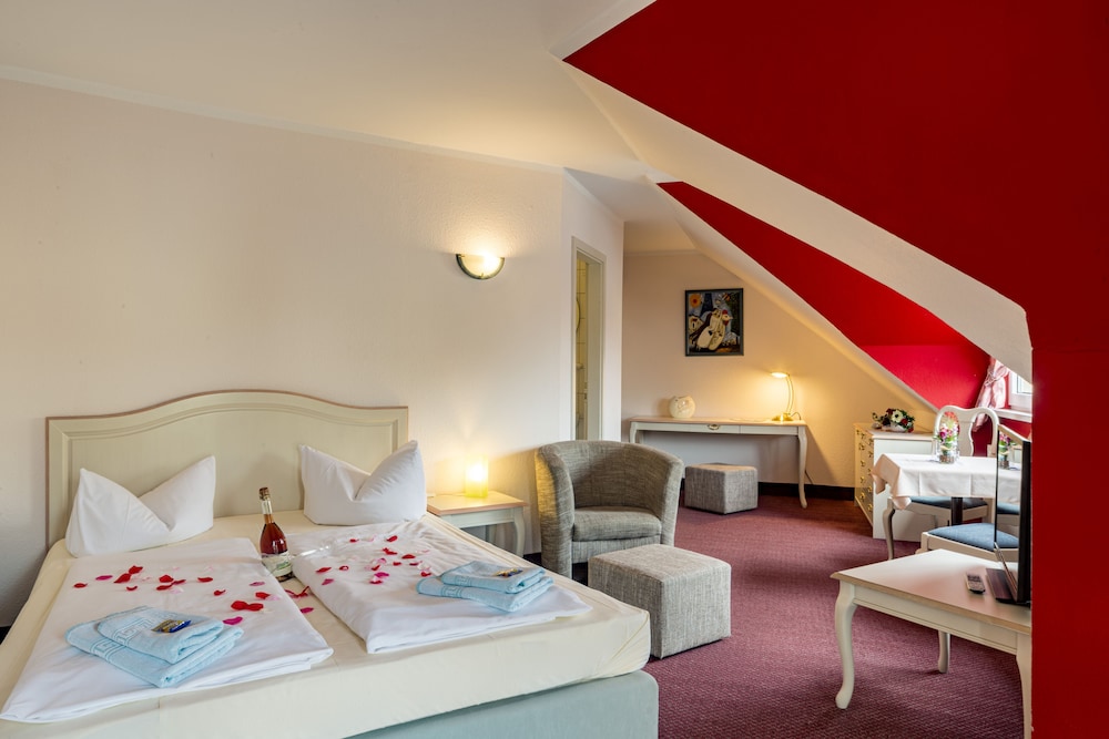 Honeymoon Suite