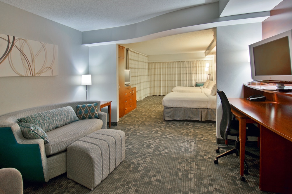 Room, 2 Queen Beds (Mobility/Hearing Access, Roll-In Shwr) photo 1