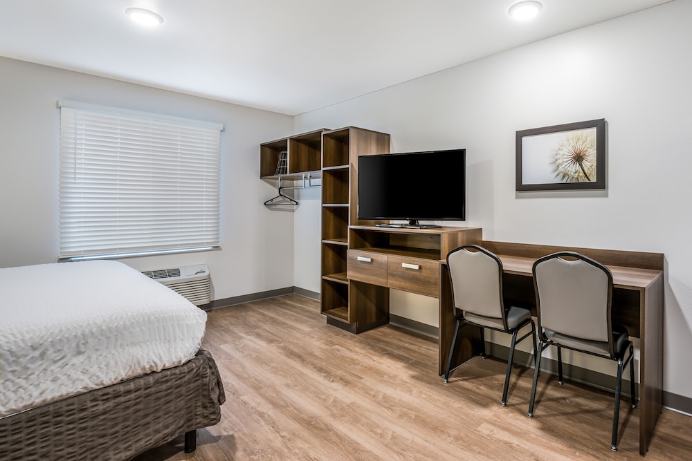 Suite, 1 Queen Bed with Sofa, Non-Smoking photo 3