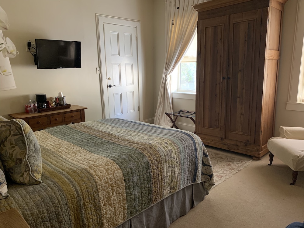 Carriage House 9