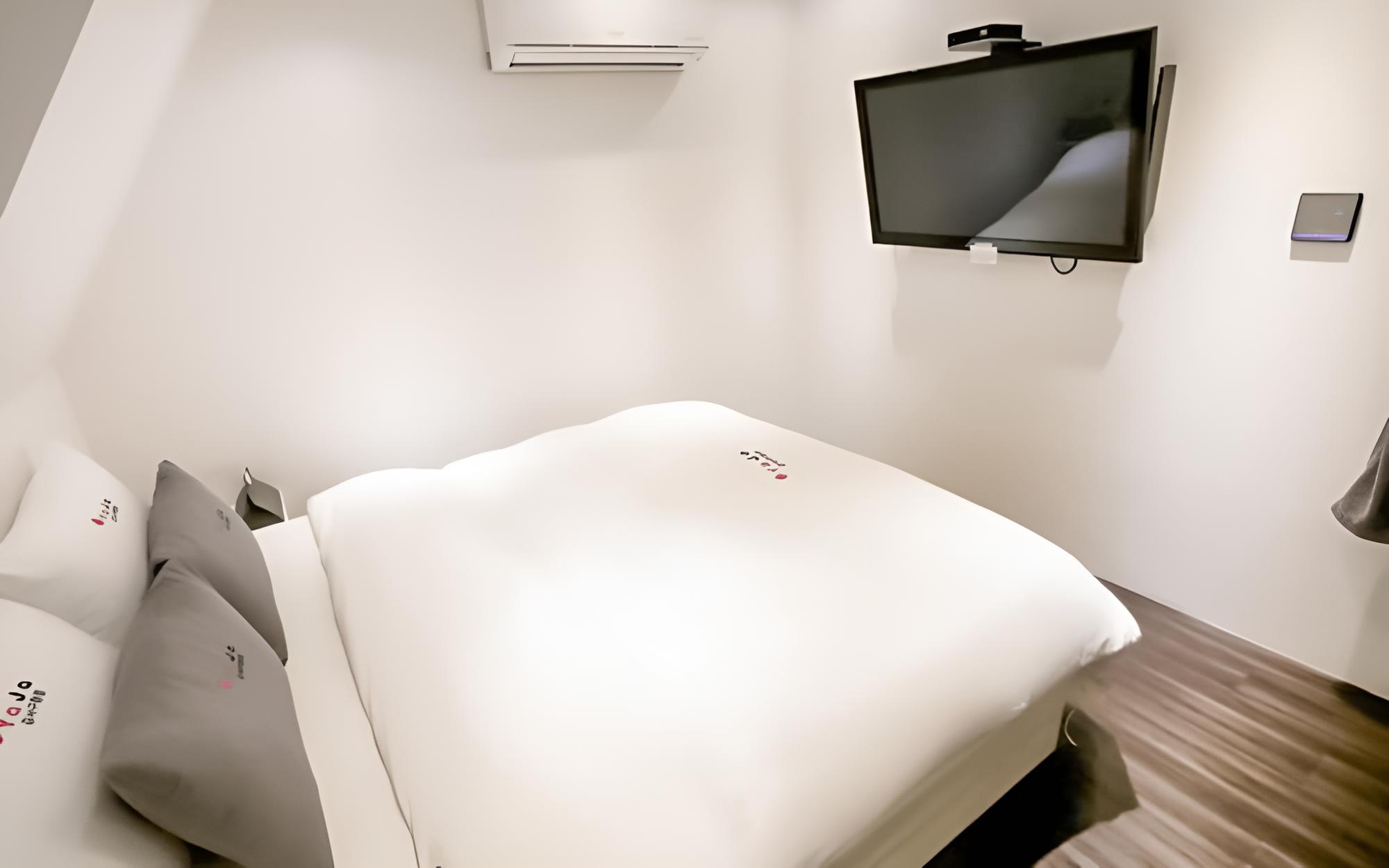 Room (Standard (Netflix Disney+ Tving avail) - Photo 2