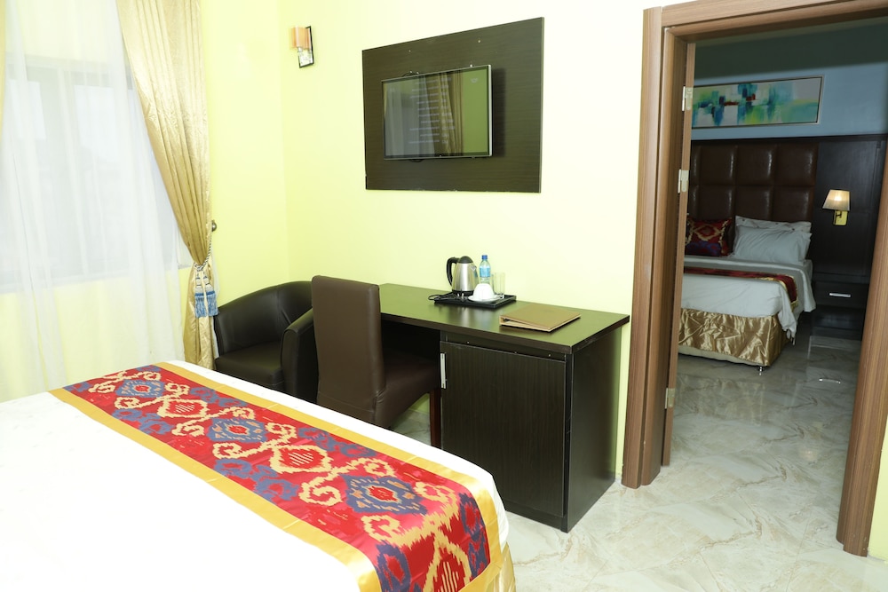 Comfort Room, 1 Bedroom, Non Smoking, City View photo 3