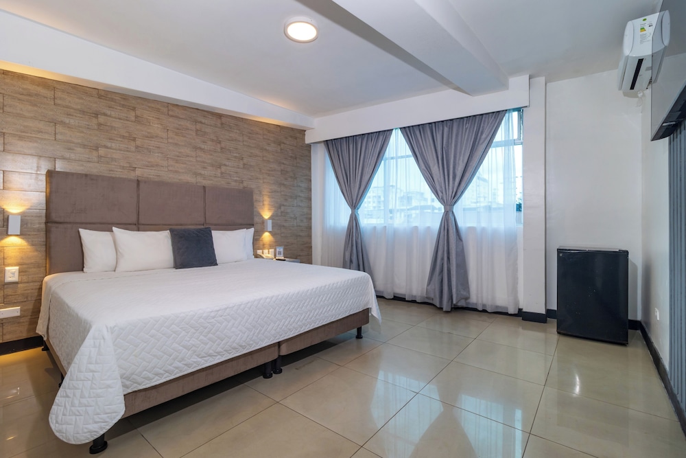 Deluxe Double Room, 1 King Bed photo 2