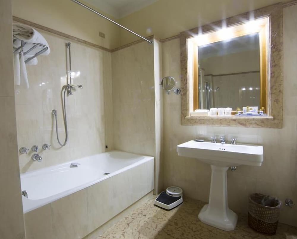 Deluxe Triple Room photo 3