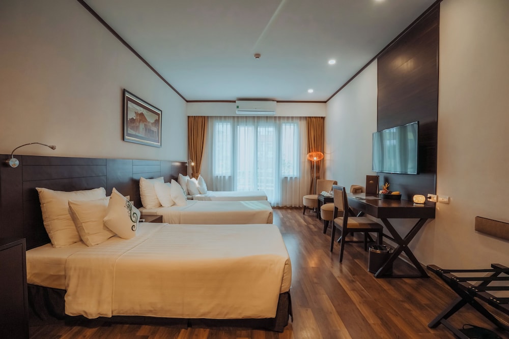 Deluxe Triple Room, 1 Bedroom, City View photo 3