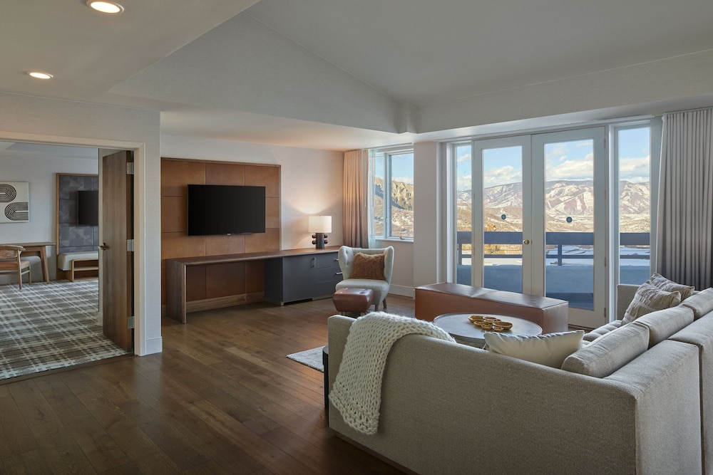 Grand Room, 2 Bedrooms, Mountain View - Photo 12