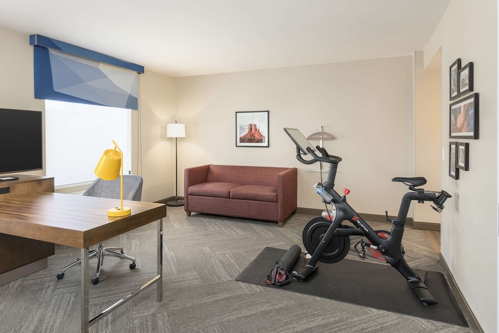 Studio, 1 King Bed (Peloton Bike) photo 2