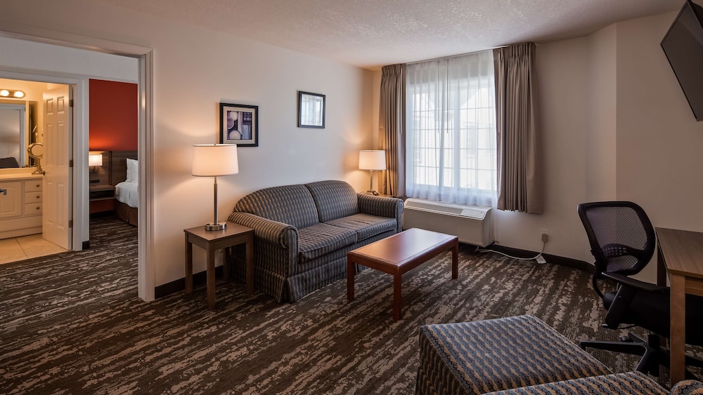 Suite, 1 Queen Bed With Sofa Bed, Non Smoking, Refrigerator & Microwave (With Sofabed)
