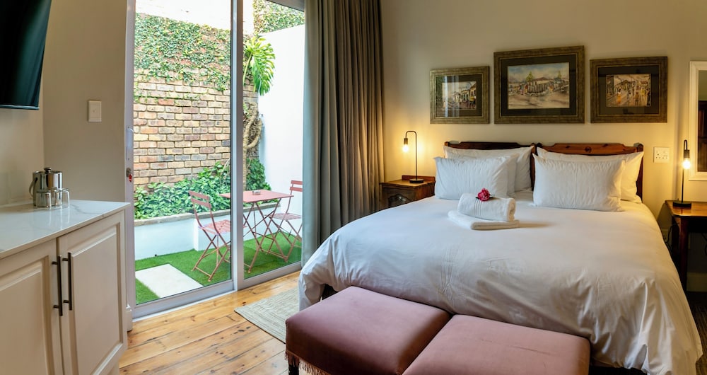 Executive Room - Photo 12