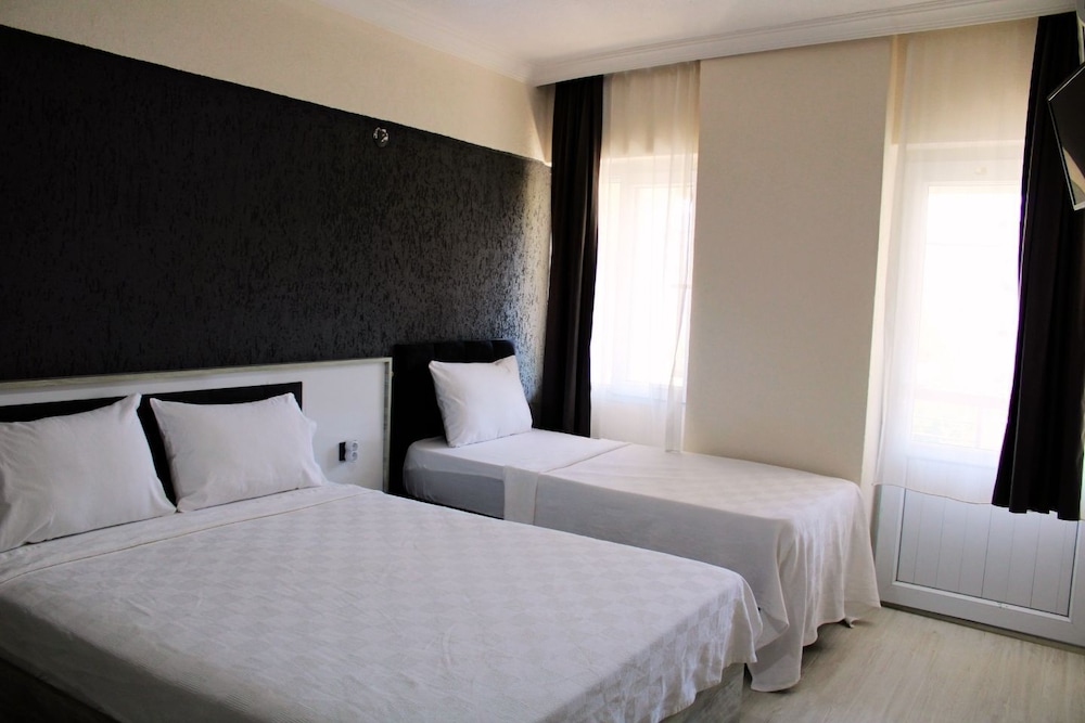 Comfort Triple Room, Balcony, City View photo 3