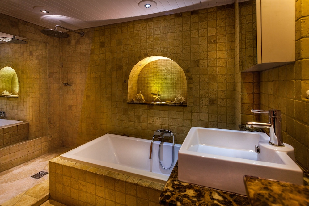 Blue Jacuzzi Room photo 2