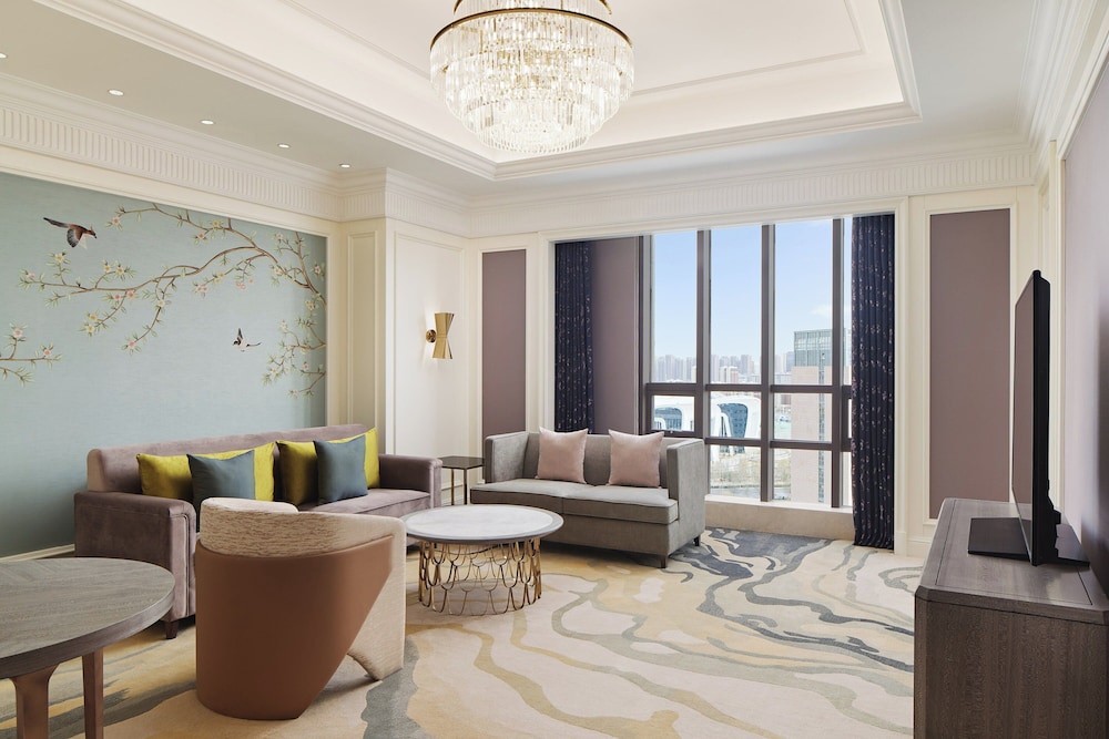 Club Suite, 1 King Bed, City View