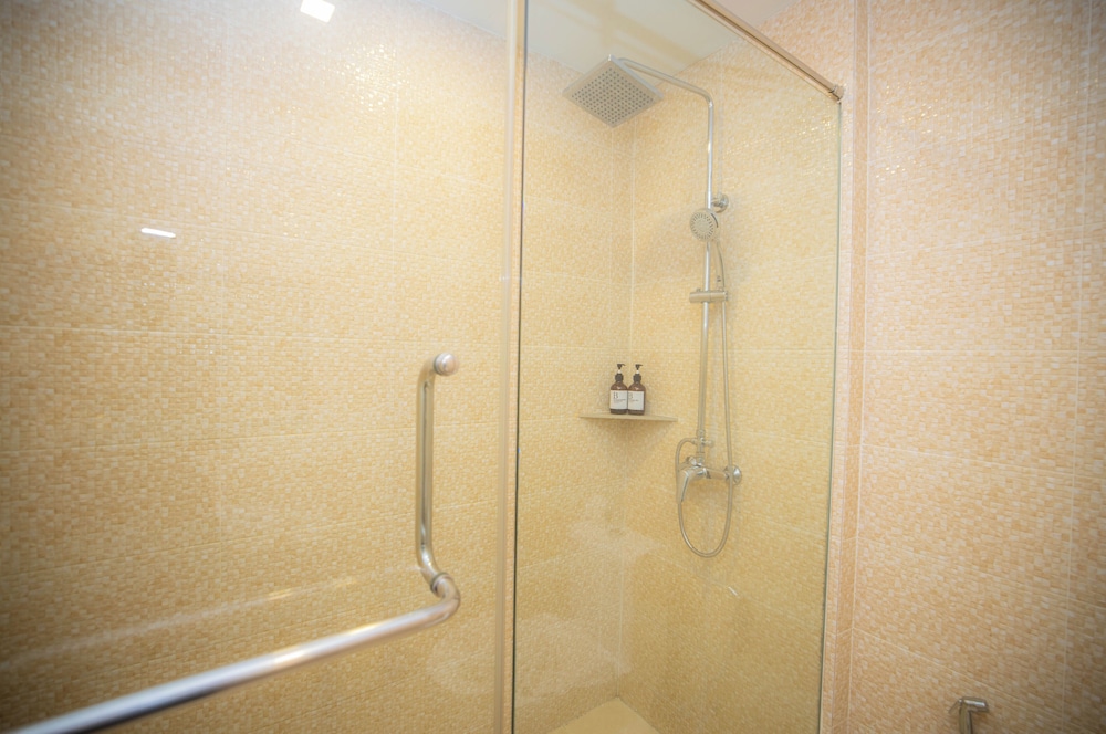 Superior King Room (Noisy Notice) - Photo 3