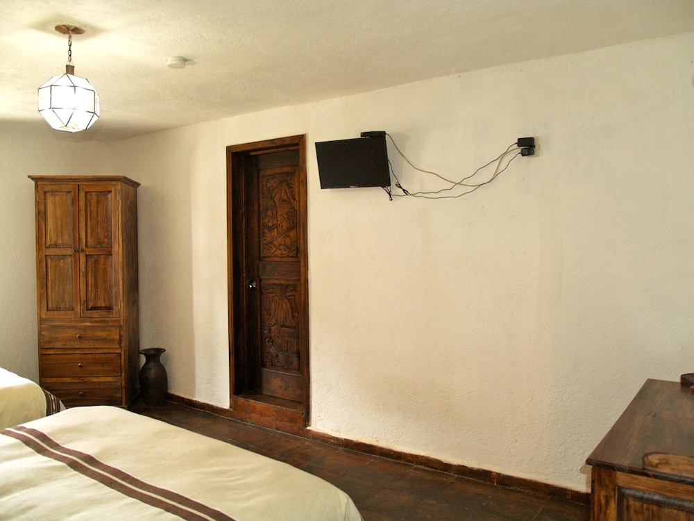 Standard Double Room, 2 Queen Beds, Private Bathroom photo 2