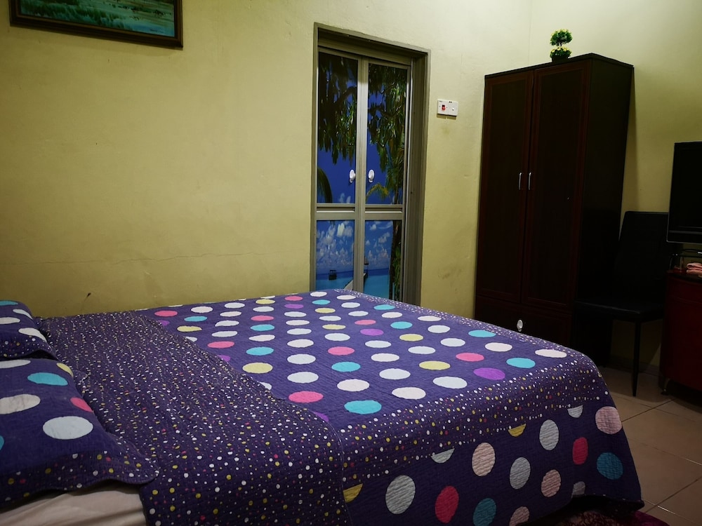 Room, 3 Bedrooms photo 1