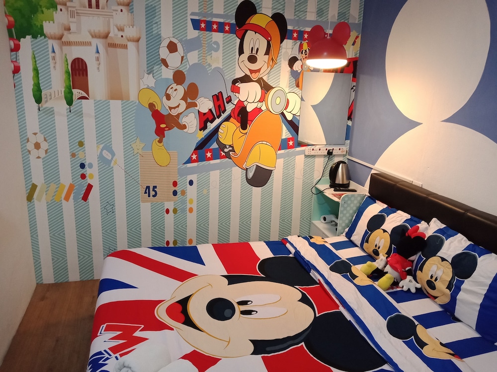 8 Mickey Double Room