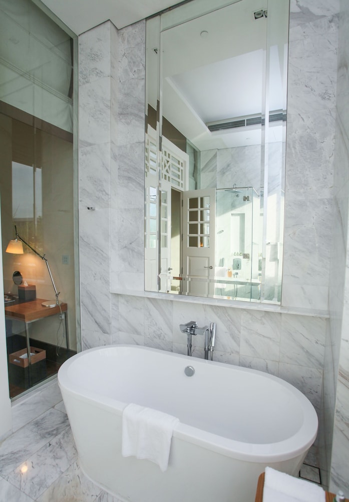 Deluxe Room, 1 King Bed