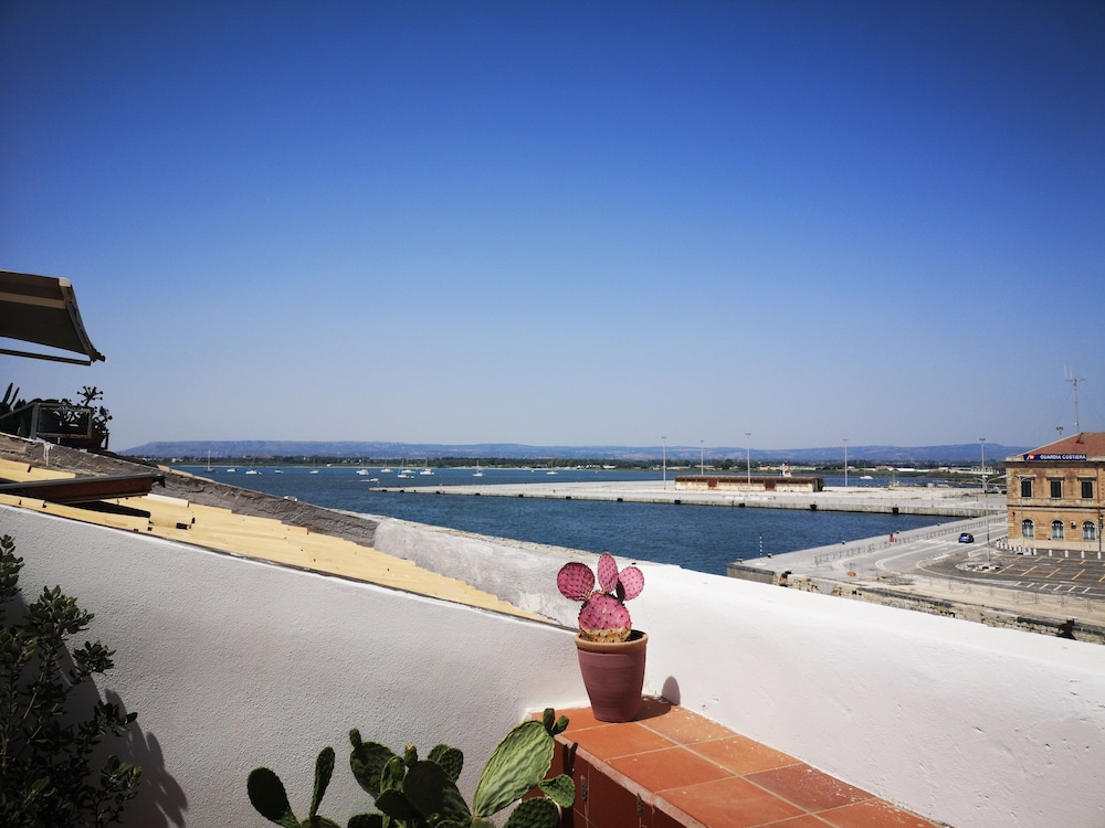 Panoramic Room - Photo 5