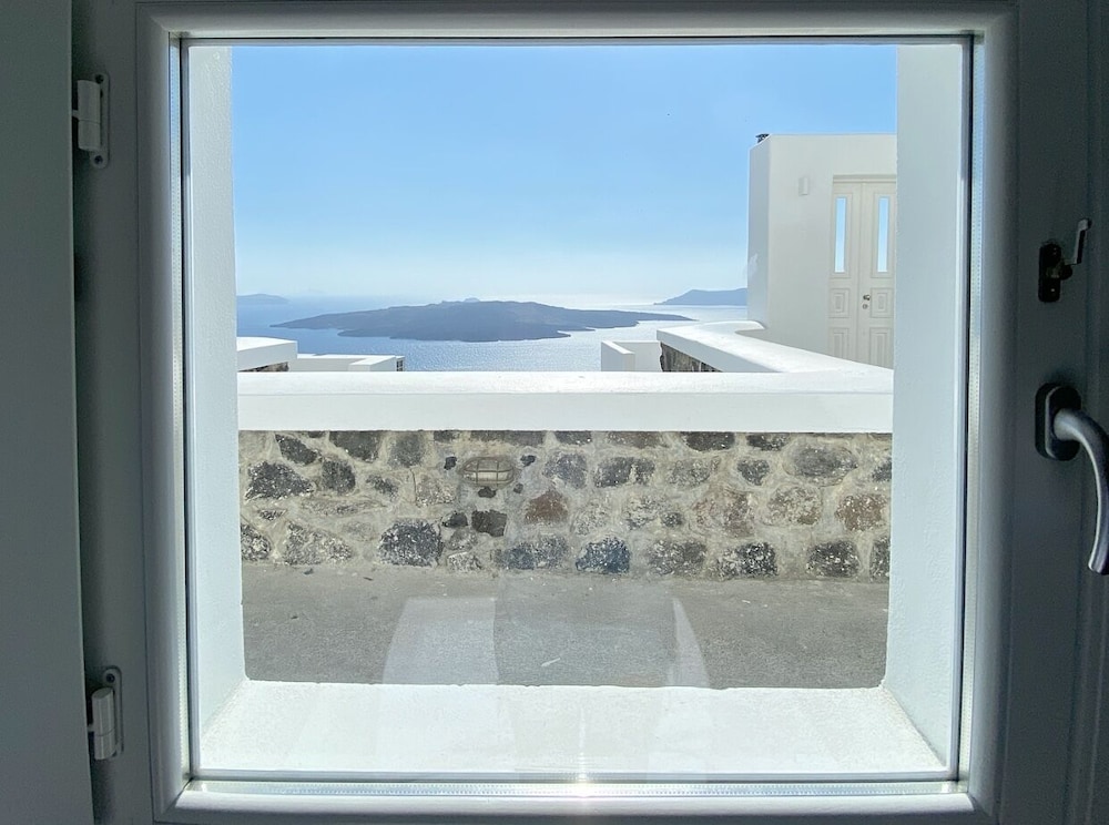 Villa (Caldera View outdoor Jetted tub) - Photo 15