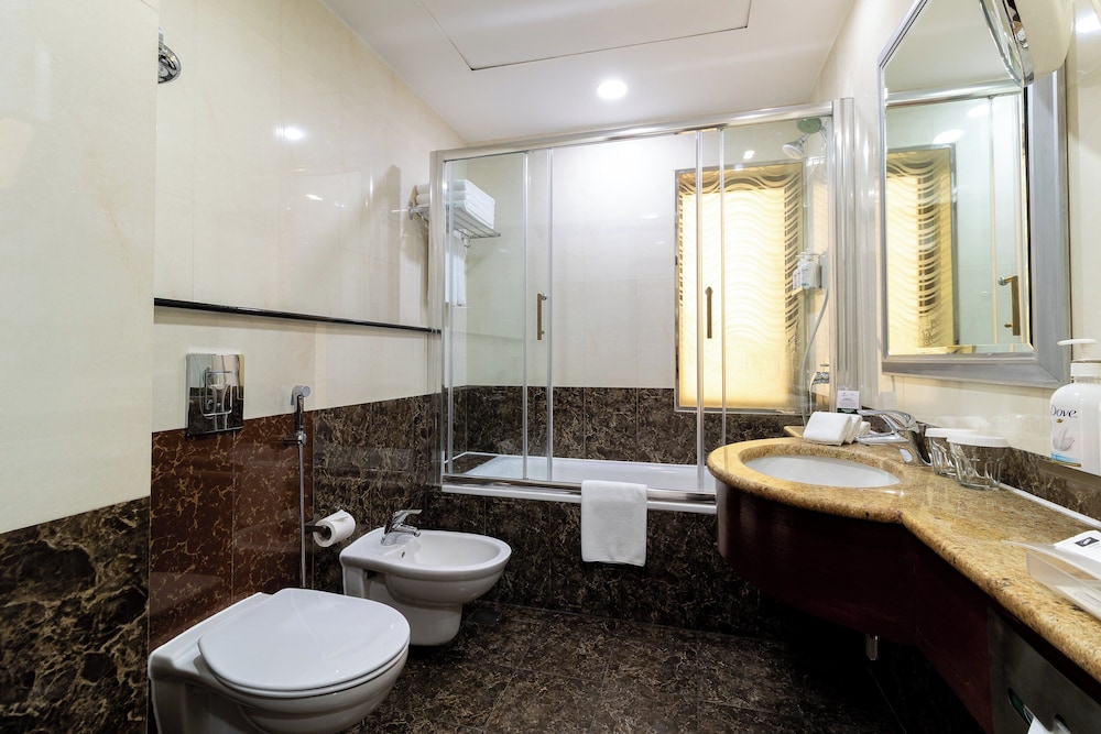 Suite, 3 Bedrooms, Club Lounge Access, Sea View (Dining, Kitchen) - Photo 10