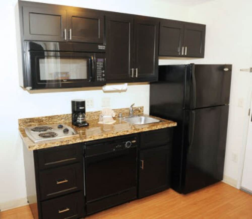 Suite, 1 Queen Bed, Accessible (Comm, Mobil, Accessible Tub) - Photo 3