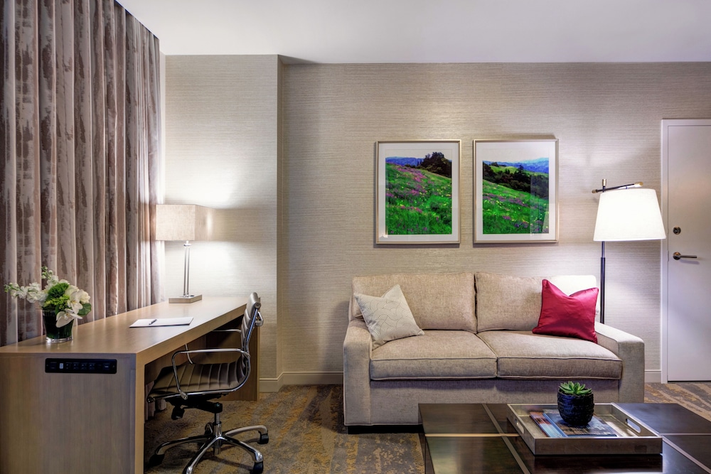 Superior Suite, 1 King Bed photo 3