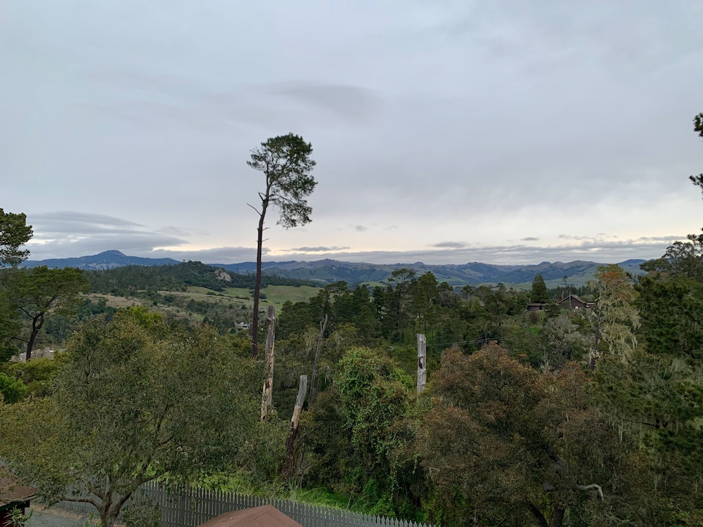 Standard Room, 2 Queen Beds, Garden View - Photo 5