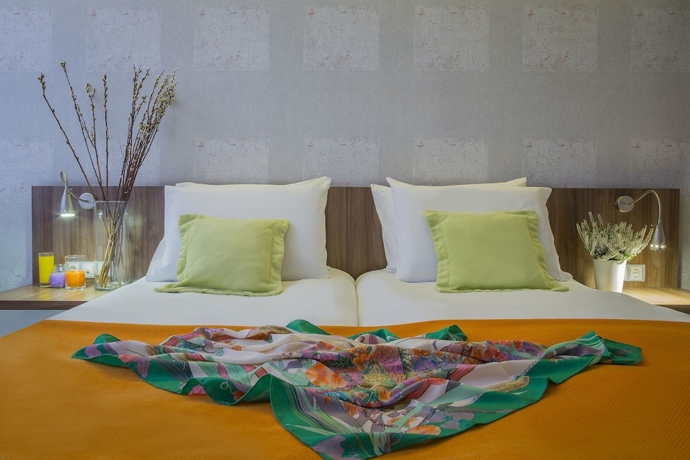 Premium Triple Room - Photo 7