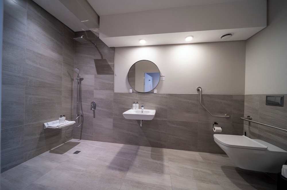 Double or Twin Room (Disability Access) - Photo 4