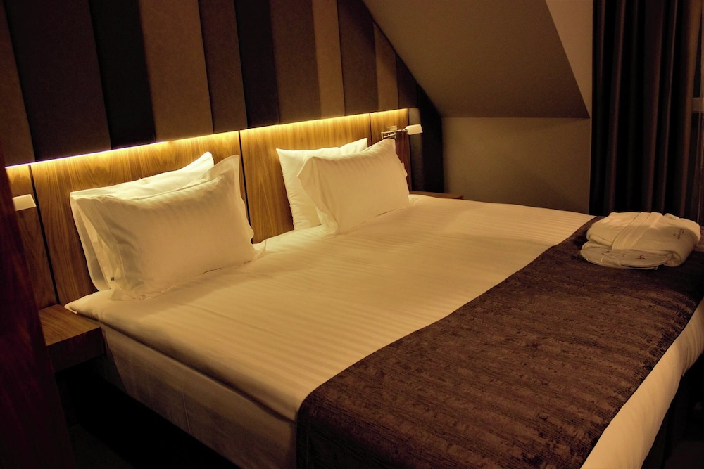 Economy Double Room, 1 King Bed photo 1