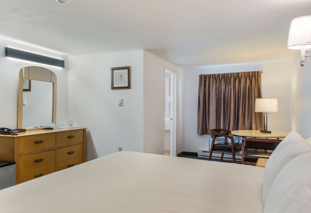 Grand Room, 1 King Bed - Photo 6