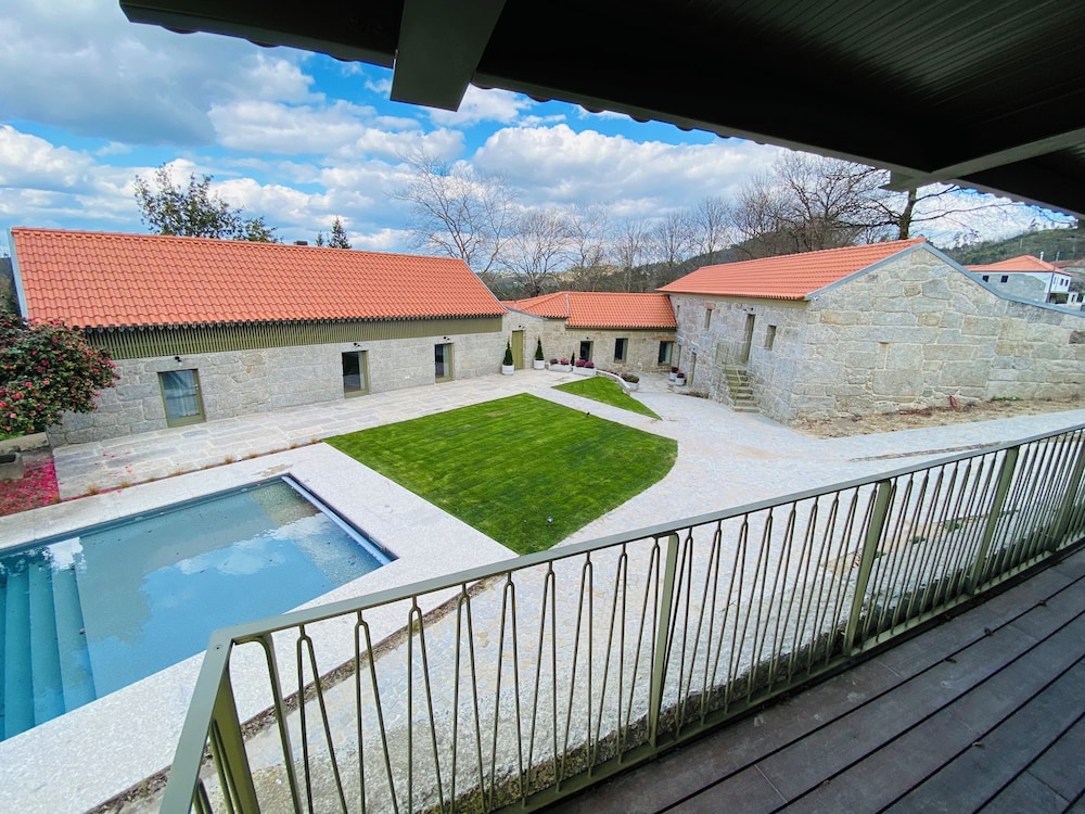 Deluxe Apartment, Pool View photo 1
