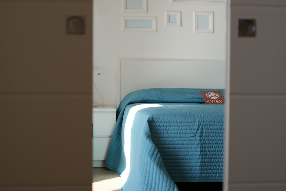 Superior Double Room, Bathtub photo 1