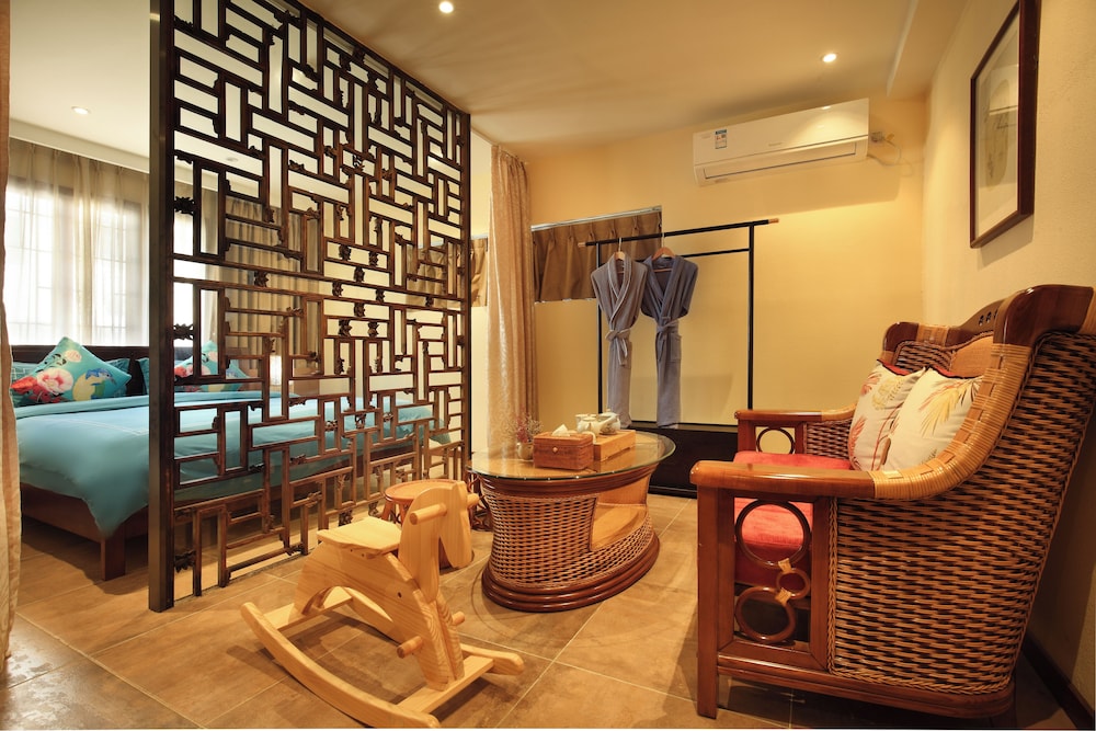 Family Quadruple Room, Multiple Beds, Non Smoking, Courtyard View