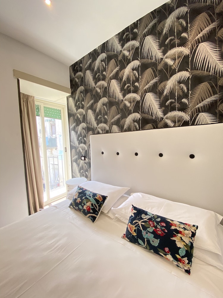 Standard Triple Room - Photo 12